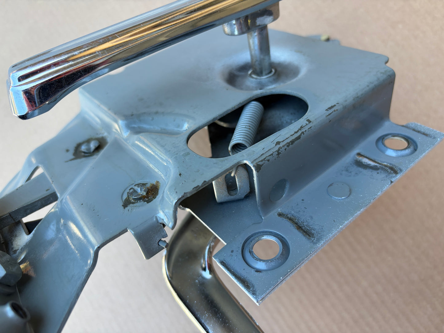 1981-1996 Chevrolet G10 G20 GMC G1500 G2500 OE Sliding Door Latch Pull