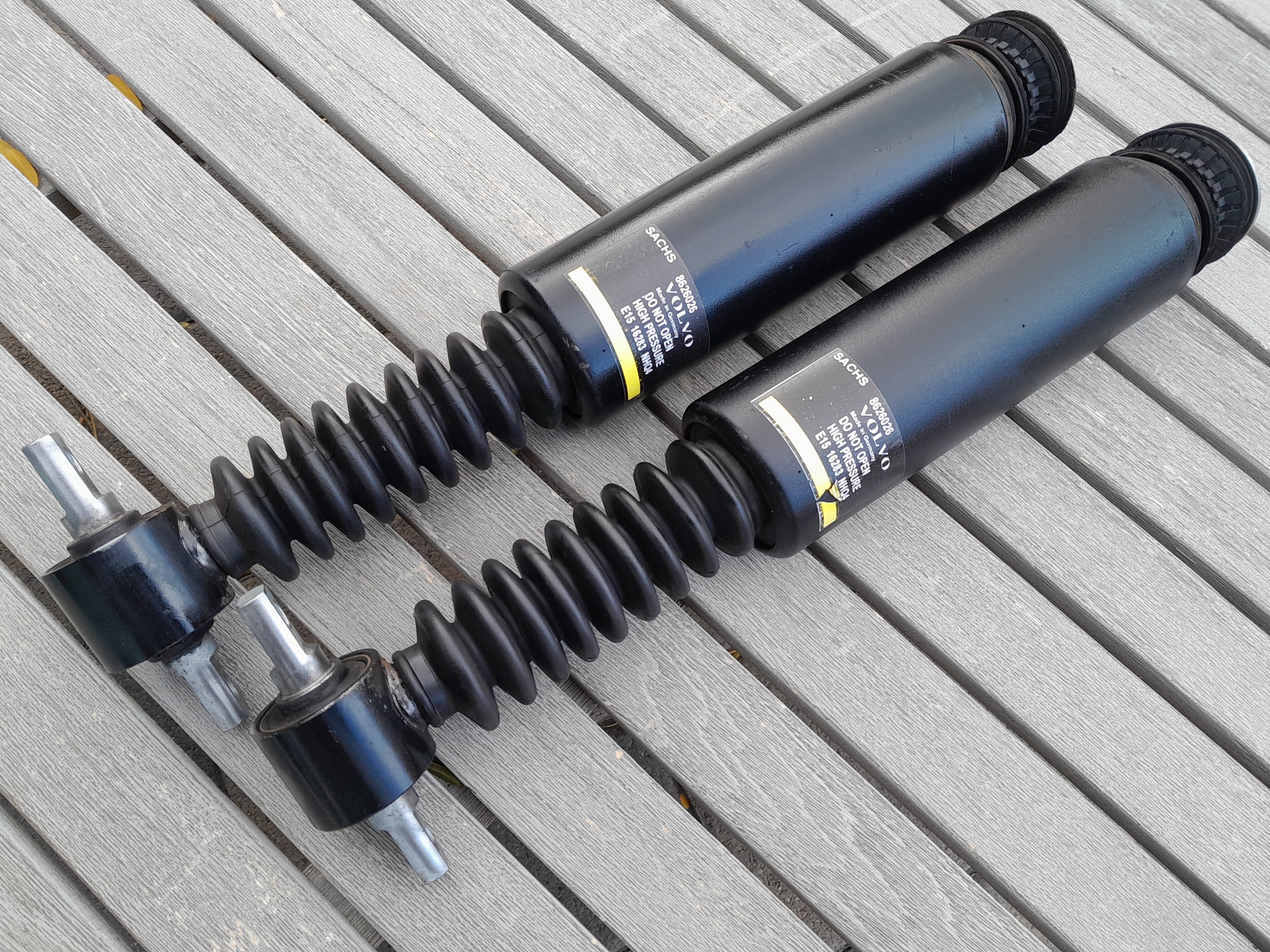 1998-2000 Volvo V70 XC70 Rear Shock Absorbers PAIR Sachs Nivomat