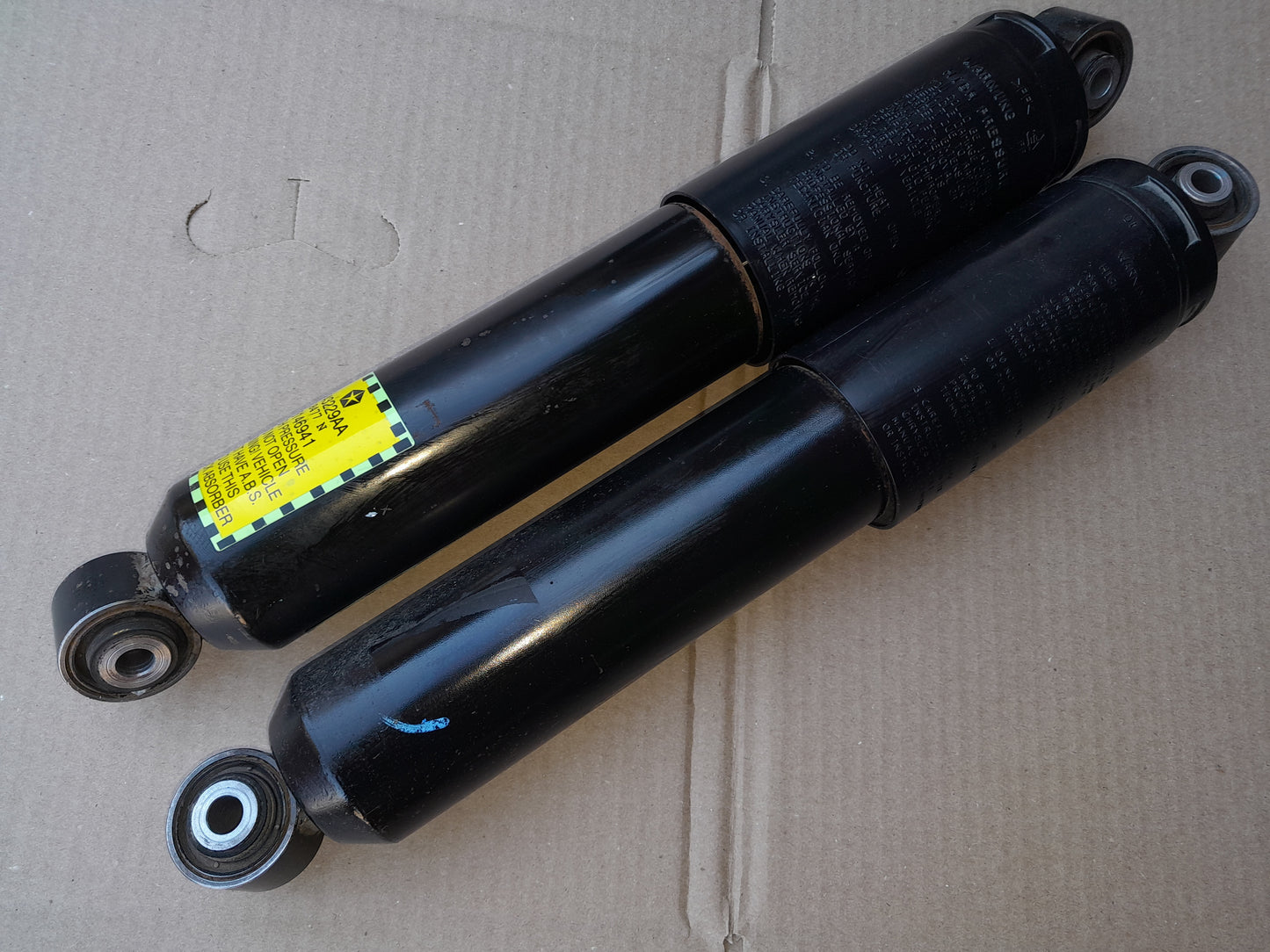 01-07 Town Country Caravan FWD SACHS Self-Leveling Rear Shocks 04743229AA (PAIR)