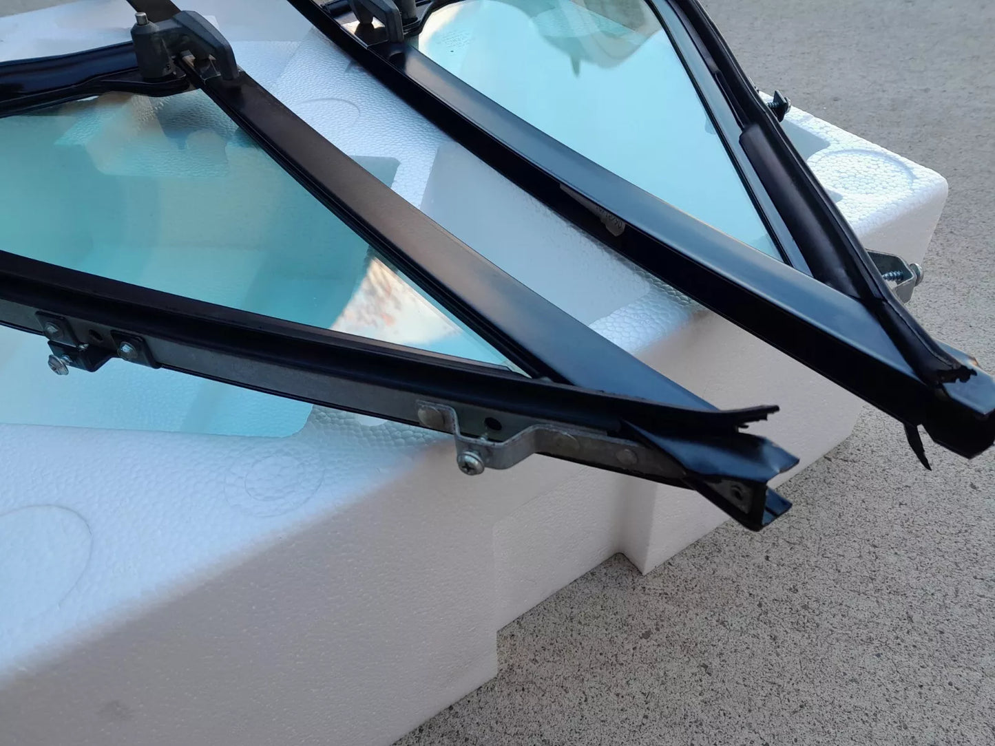 1975-1991 Ford E-SERIES Econoline Van OE Vent Wing Window Glass (PAIR)