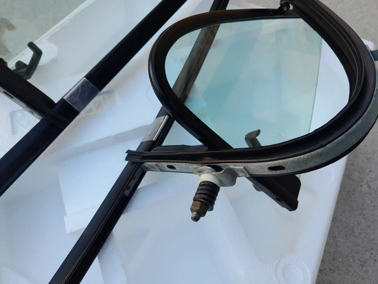 1975-1991 Ford E-SERIES Econoline Van OE Vent Wing Window Glass (PAIR)