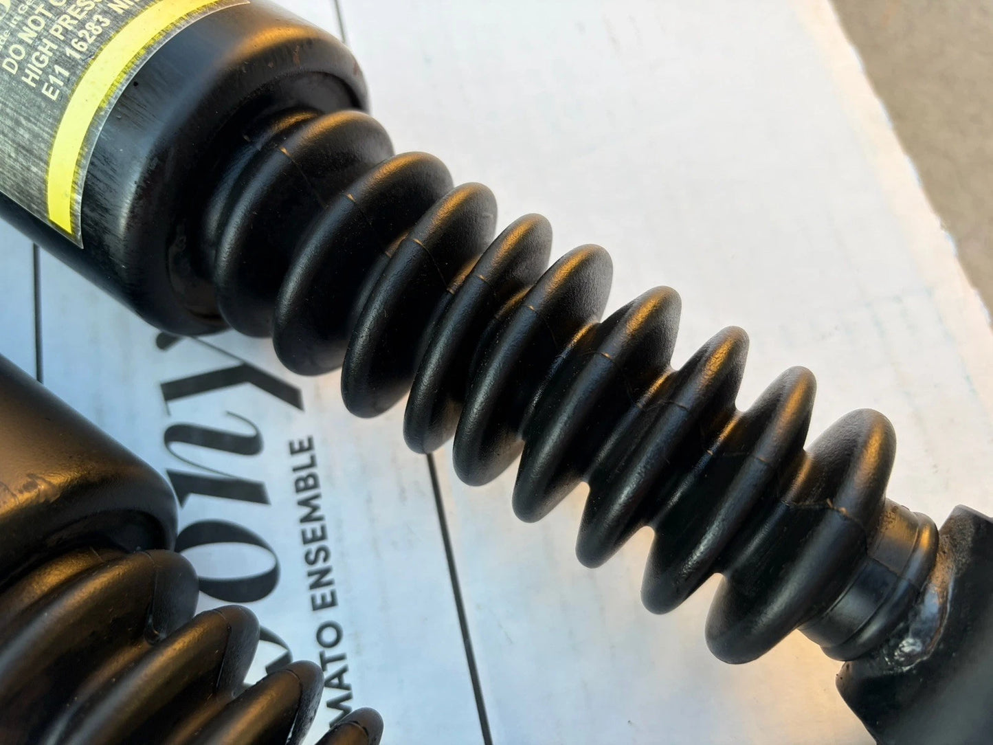 1998-2000 Volvo V70 XC70 Rear Shock Absorbers PAIR Sachs Nivomat 8626026