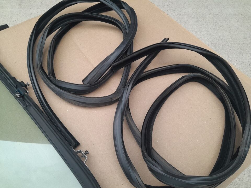 High-Quality Original Equipment (OE) Bricknose F-Series Vent Wing Window Assembly Pair for 1987 1988 1989 1990 1991 F-150 F-250 F-350 Bronco. Part Numbers EOTZ-1021609-A and EOTZ-1021608-A.