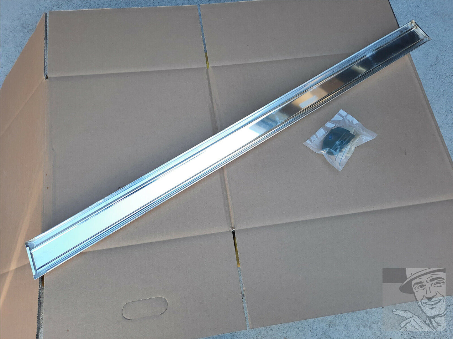 OE Driver Door Lower Body Moulding with Vinyl Insert for 1980 1981 1982 1983 1984 1985 1986 Ford F-Series F150 F250 F350 Bronco. Part Number E0TZ-1020879-AA