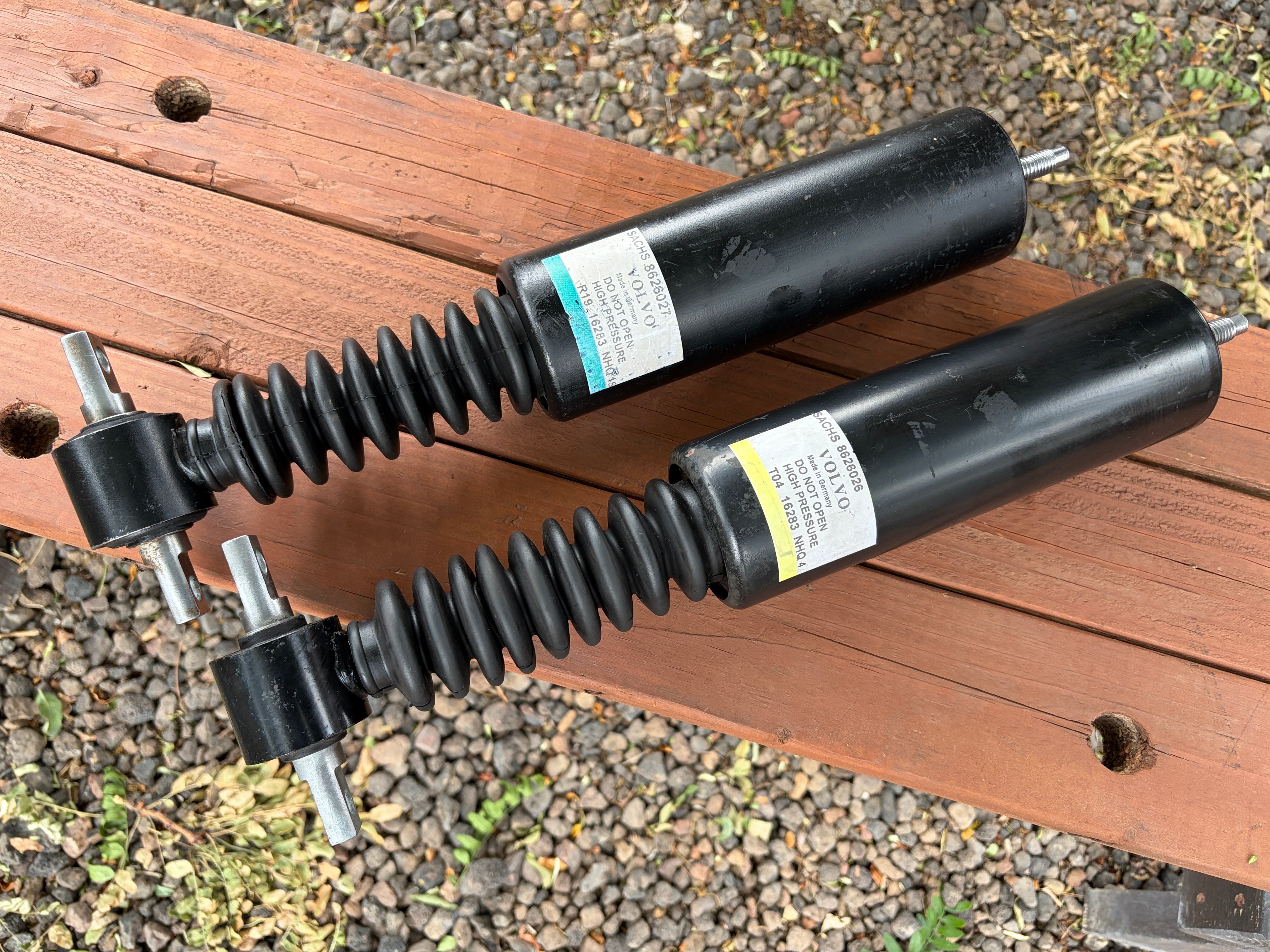 1998-2000 Volvo V70 XC70 Rear Shock Absorbers PAIR Sachs Nivomat