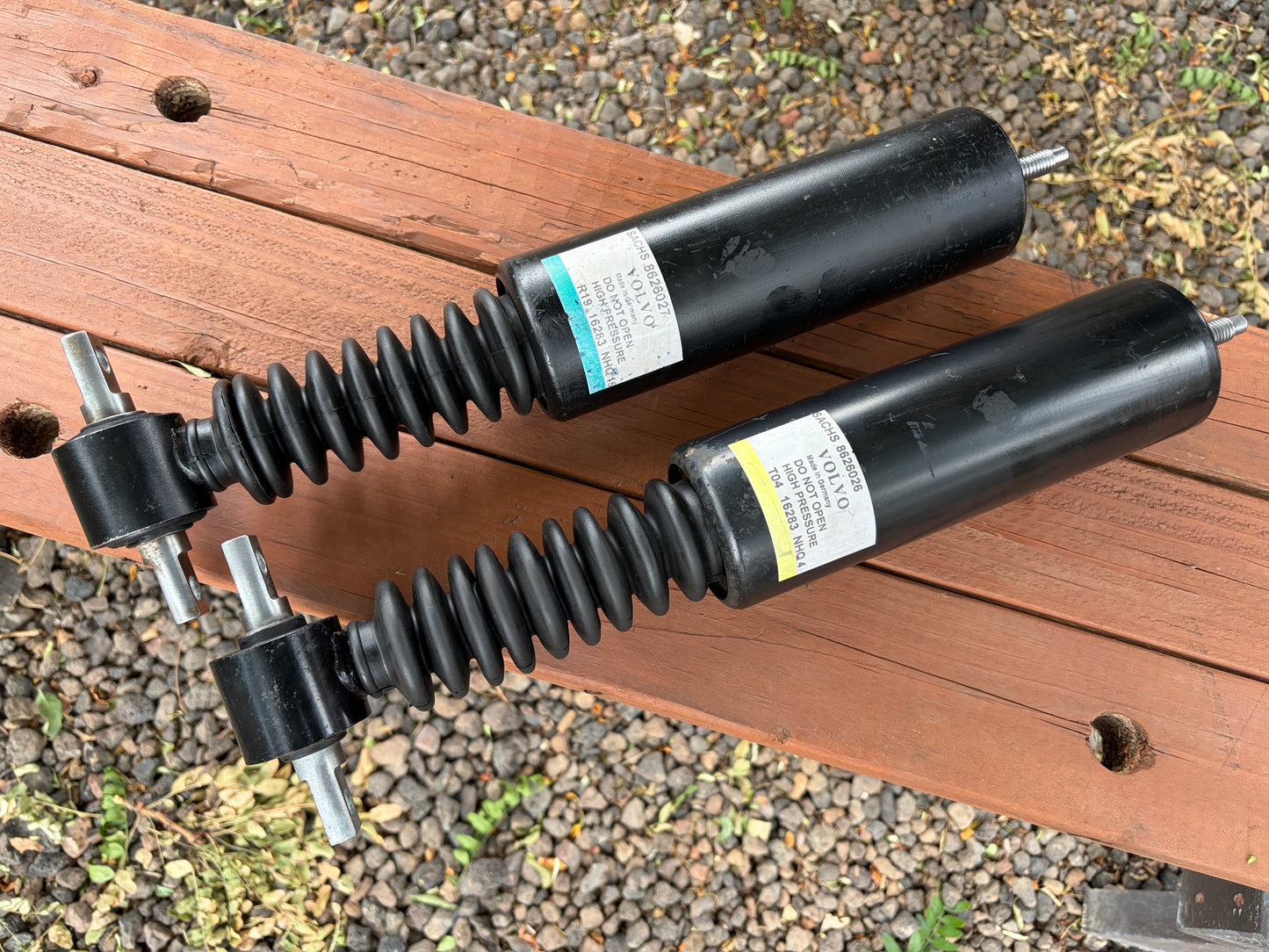 1998-2000 Volvo V70 XC70 Rear Shock Absorbers PAIR Sachs Nivomat 8626026/8626027