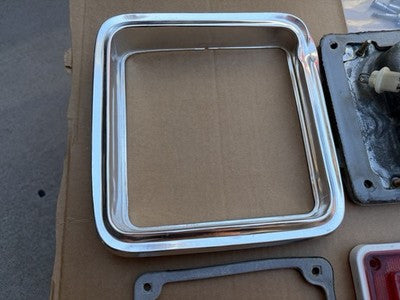 71-95 Chevrolet G10 G20 Van GMC Vandura Tail Light Kit With Trim (EARLY STYLE)