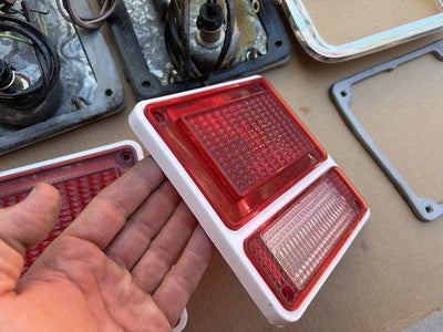 71-95 Chevrolet G10 G20 Van GMC Vandura Tail Light Kit With Trim (EARLY STYLE)