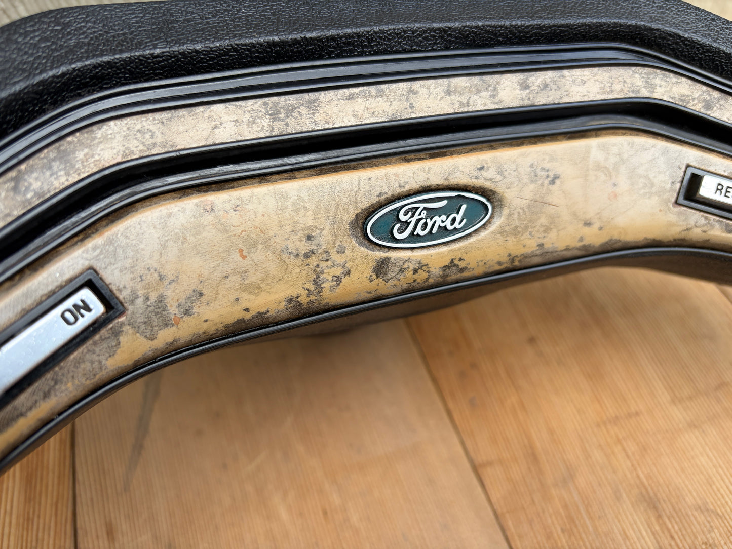 80-86 Ford F150 F250 F350 Bronco OE Steering Wheel (CRUISE / WOODGRAIN)