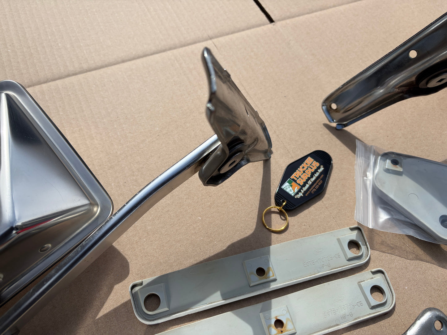 1980-1986 Ford F-SERIES BULLNOSE 6-HOLE SWING LOCK OE Side View Mirrors