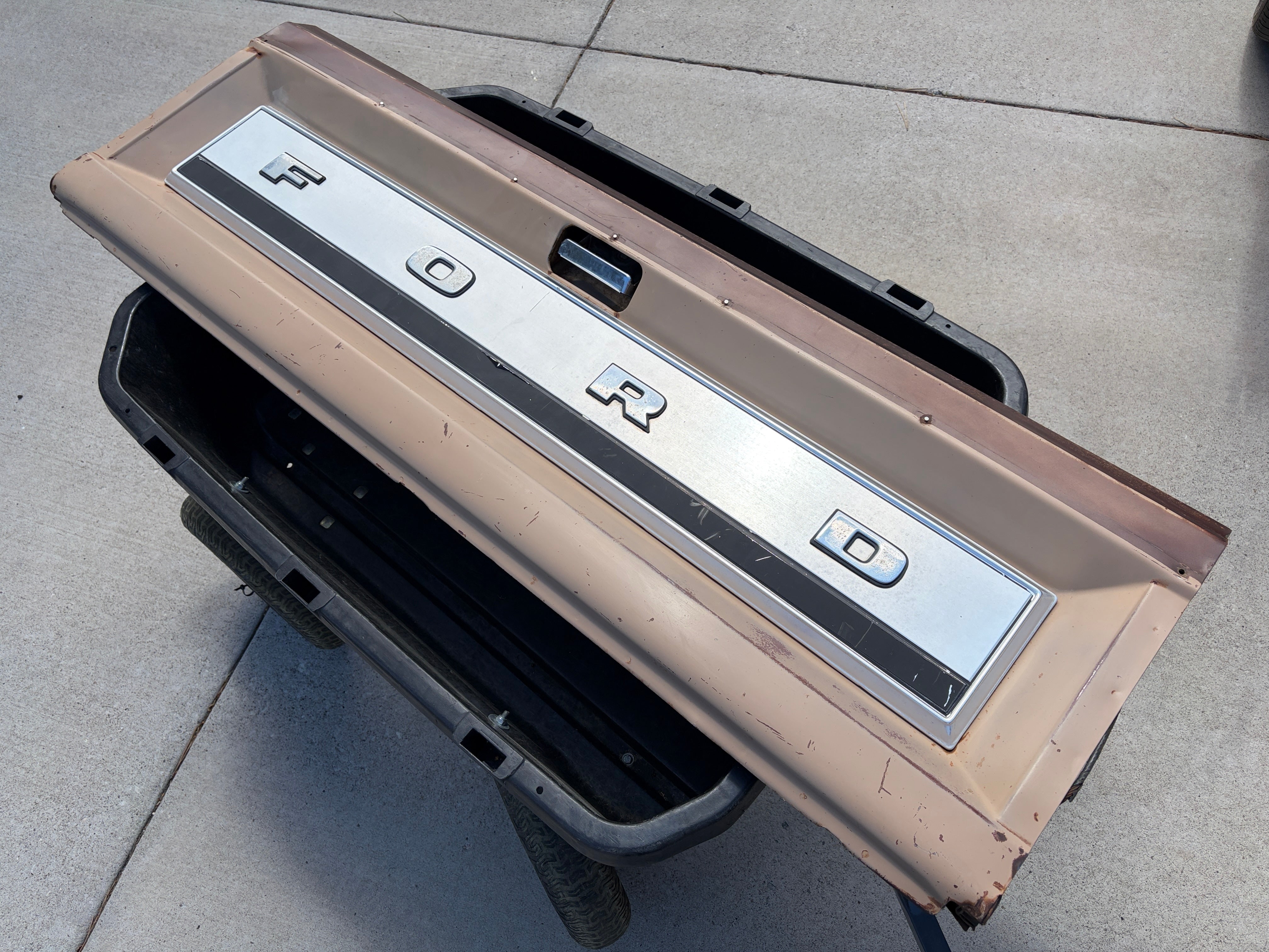 80-86 F-Series BULLNOSE Tailgate with Finish Panel – Truckee Surplus