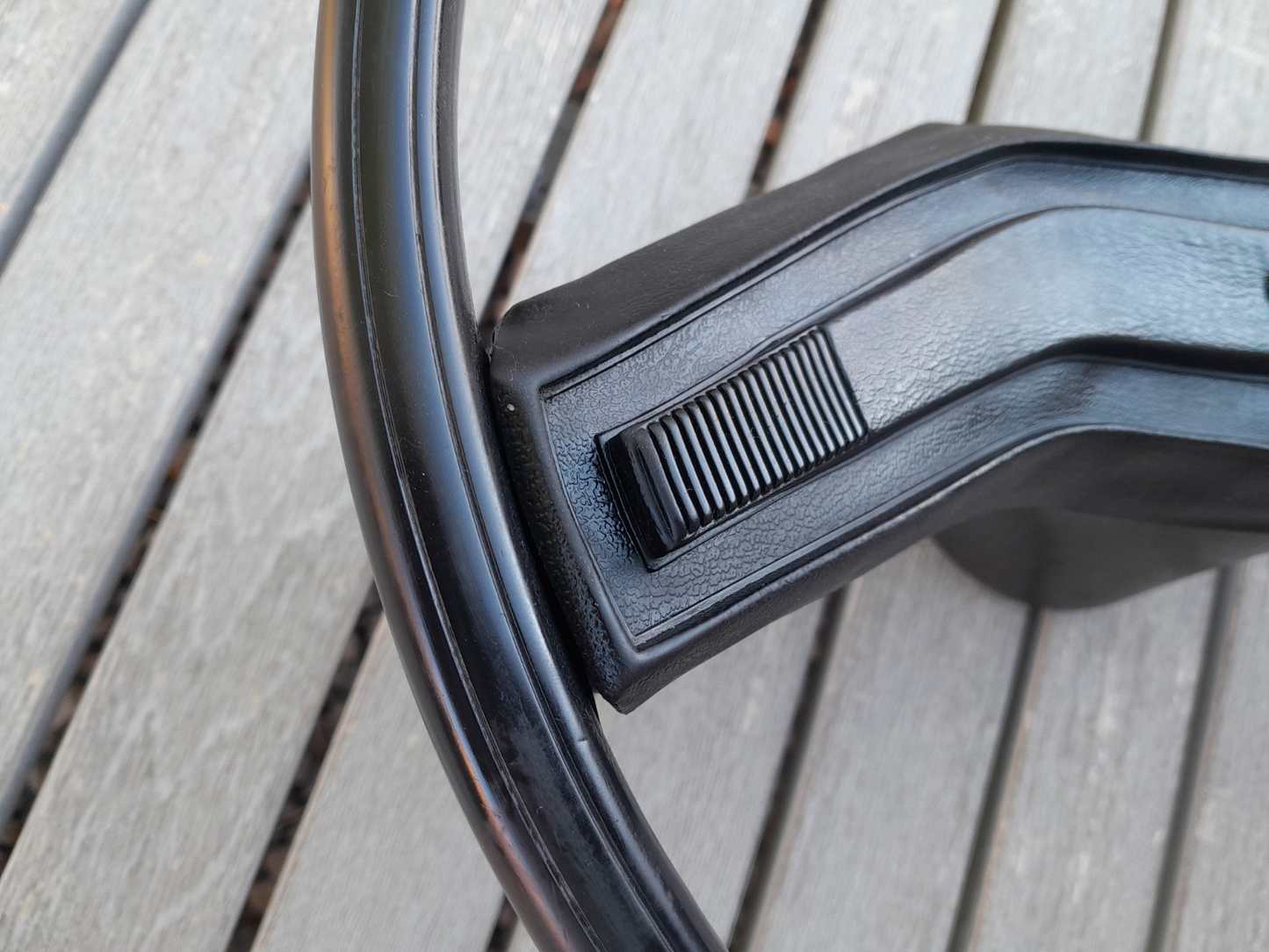 80-86 Ford F150 F250 F350 Bronco OE Steering Wheel (THIN RIM, BLUE MEDALLION)