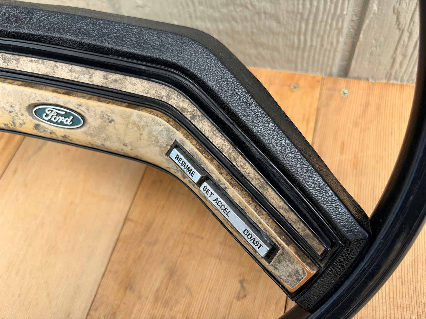 80-86 Ford F150 F250 F350 Bronco OE Steering Wheel (CRUISE / WOODGRAIN)