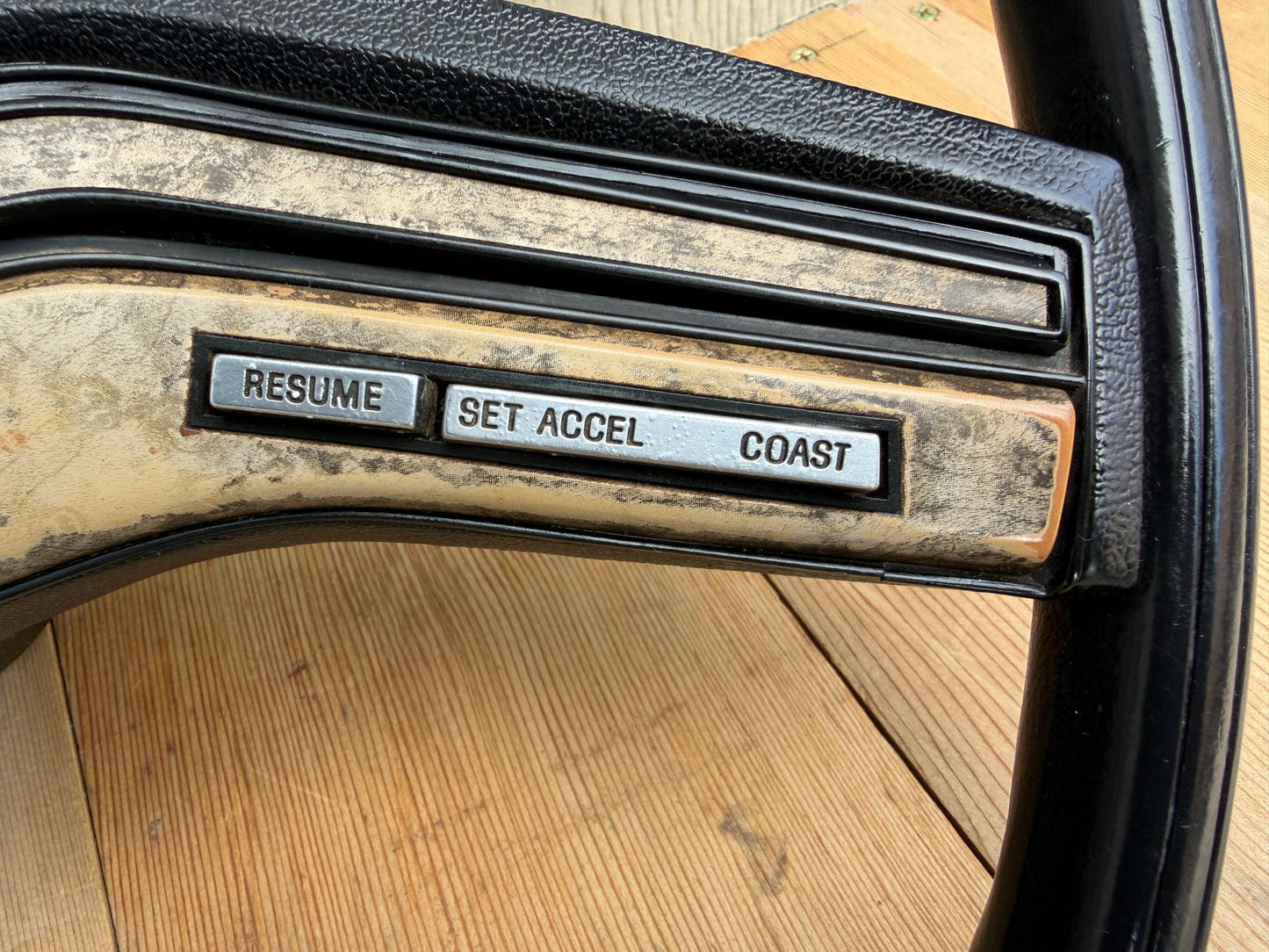 80-86 Ford F150 F250 F350 Bronco OE Steering Wheel (CRUISE / WOODGRAIN)