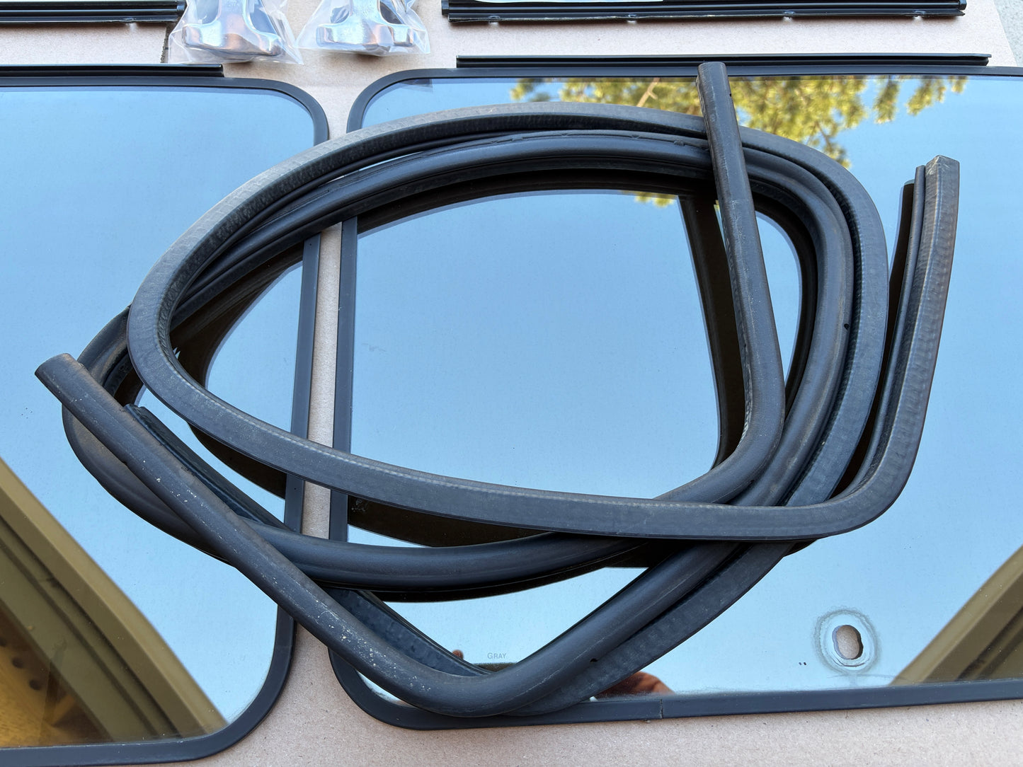 1971-1995 Chevrolet G-SERIES Van Rear Barn Door Privacy Pop Out Glass Kit