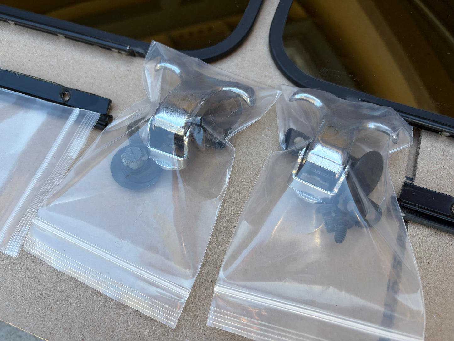 1971-1995 Chevrolet G-SERIES Van Rear Barn Door Privacy Pop Out Glass Kit