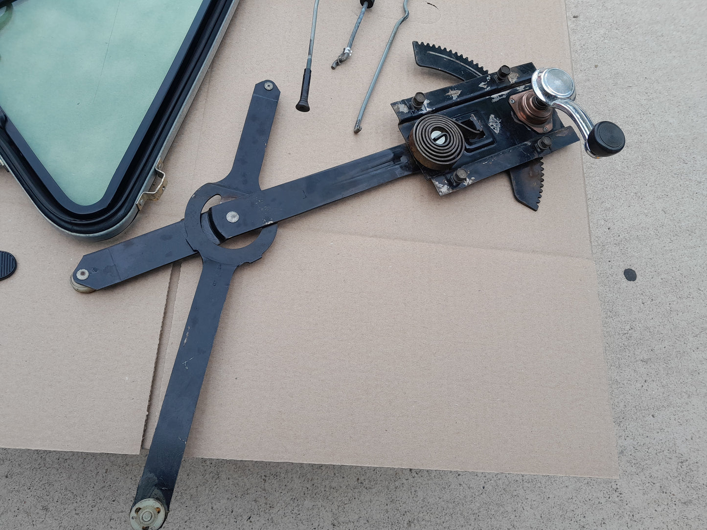 1981-1995 Chevrolet G-SERIES Van Glass Assemblies, Regulator, and Latch Bundle