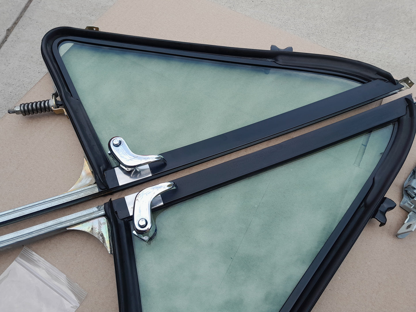 1981-1995 Chevrolet G-SERIES Van Glass Assemblies, Regulator, and Latch Bundle