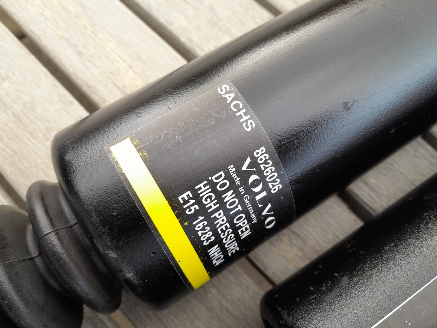 1998-2000 Volvo V70 XC70 Rear Shock Absorbers PAIR Sachs Nivomat 8626026