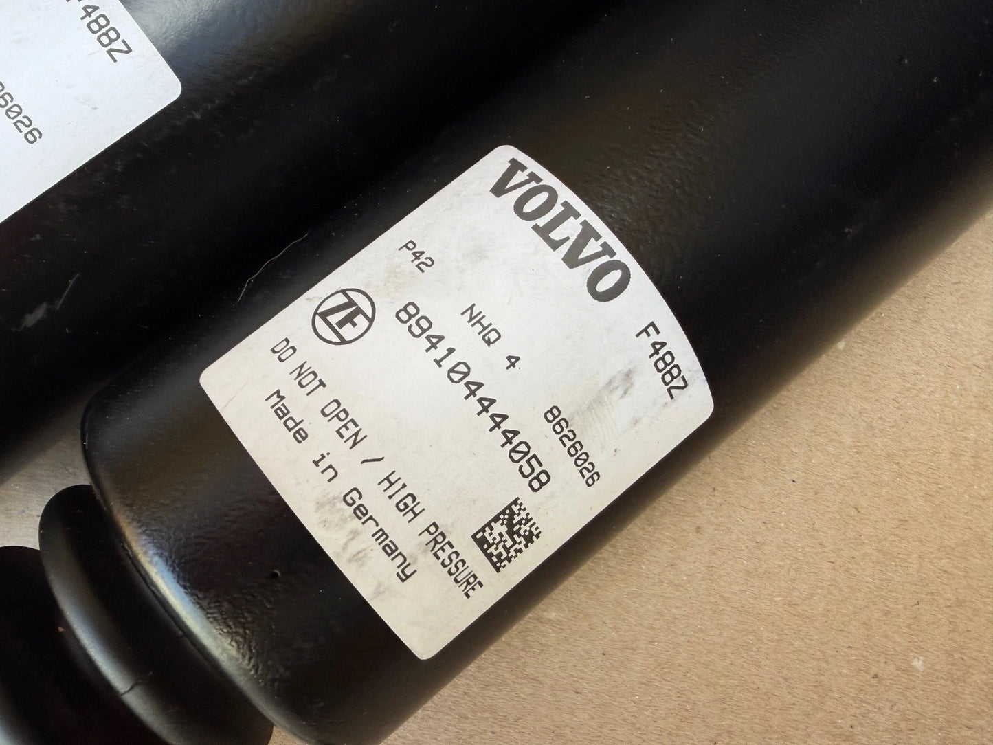 1998-2000 Volvo V70 XC70 Rear Shock Absorbers PAIR Sachs Nivomat 8626026 (A+)