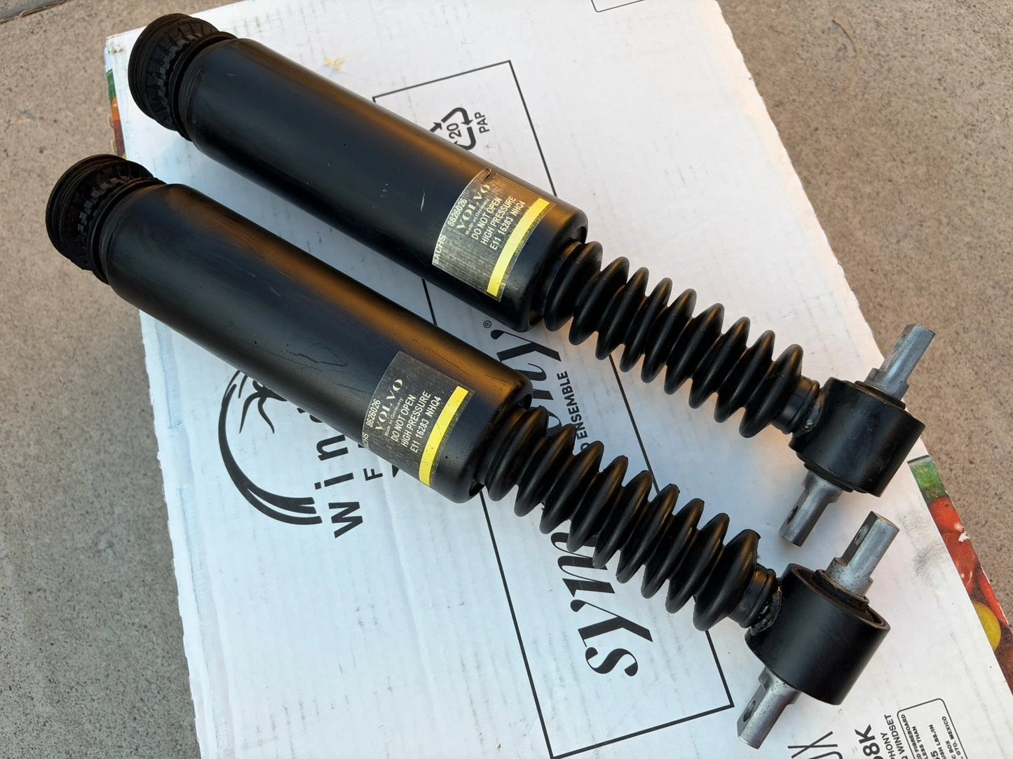 1998-2000 Volvo V70 XC70 Rear Shock Absorbers PAIR Sachs Nivomat 8626026